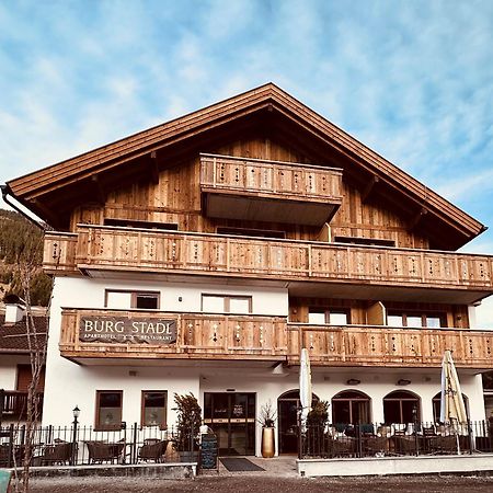 Burgstadl Aparthotel & Restaurant Ladis Exterior foto