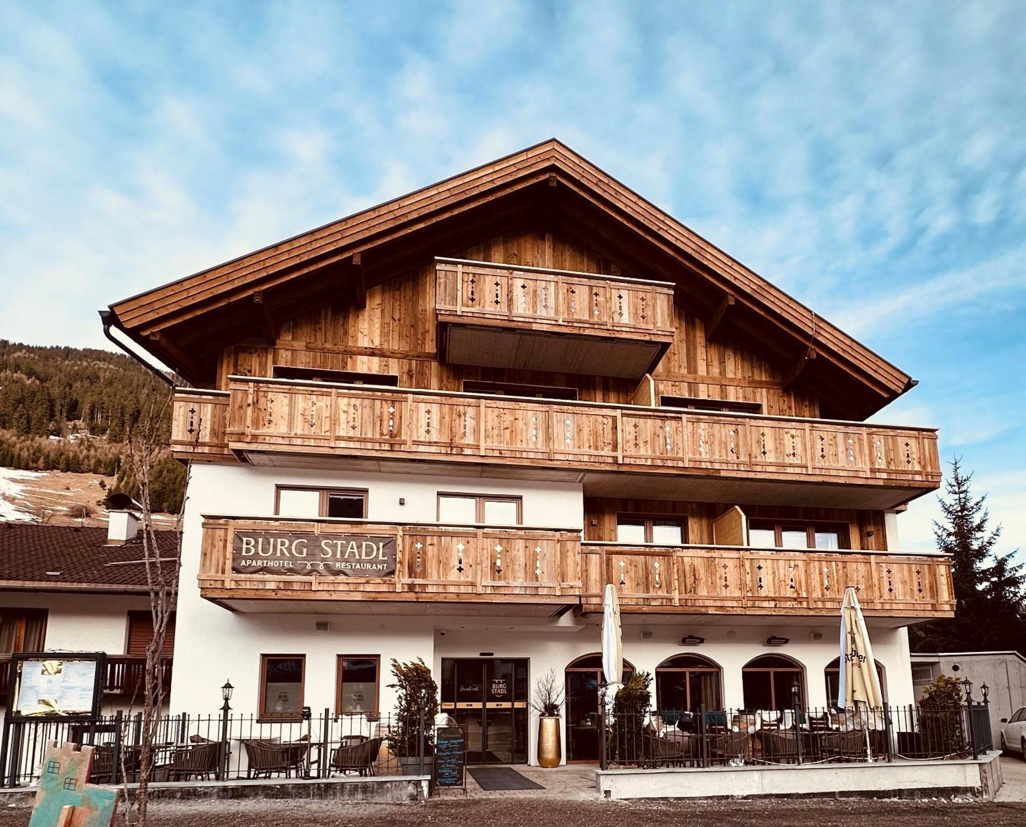 Burgstadl Aparthotel & Restaurant Ladis Exterior foto